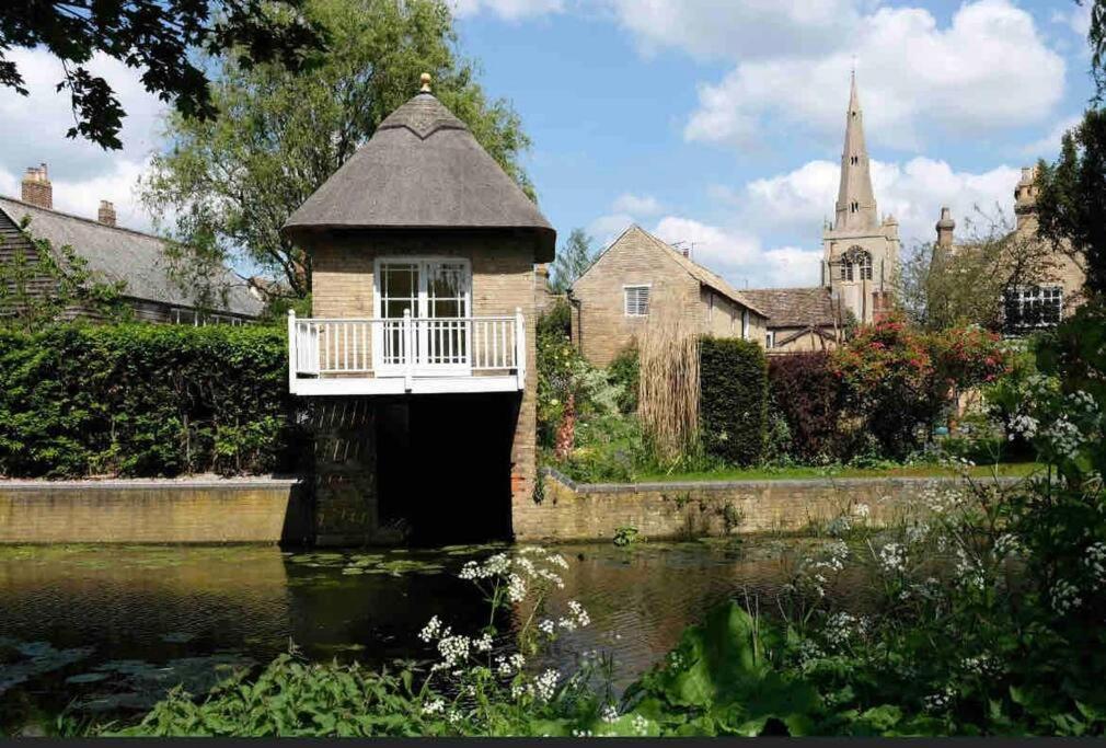 Historic Cambridgeshire Cottage Godmanchester Экстерьер фото