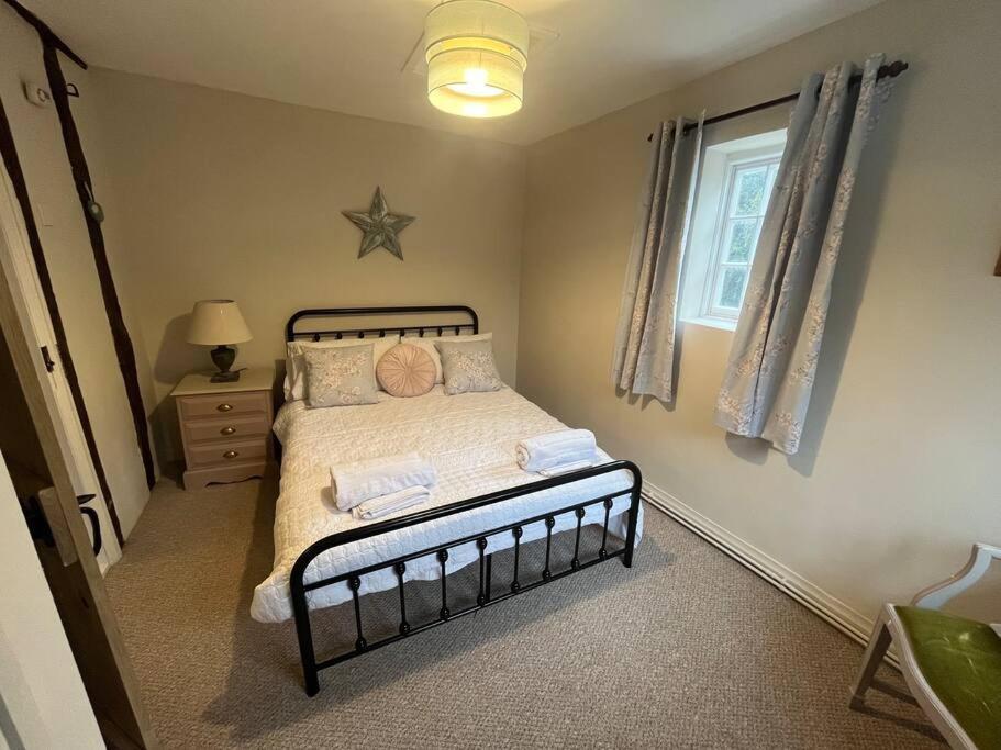 Historic Cambridgeshire Cottage Godmanchester Экстерьер фото